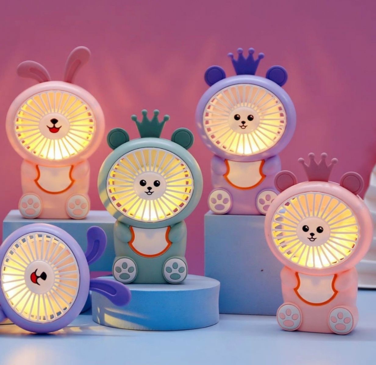 Quạt tích điện mini cầm tay có đế để bàn hình thỏ đáng yêu có đèn (T72) (Cái)