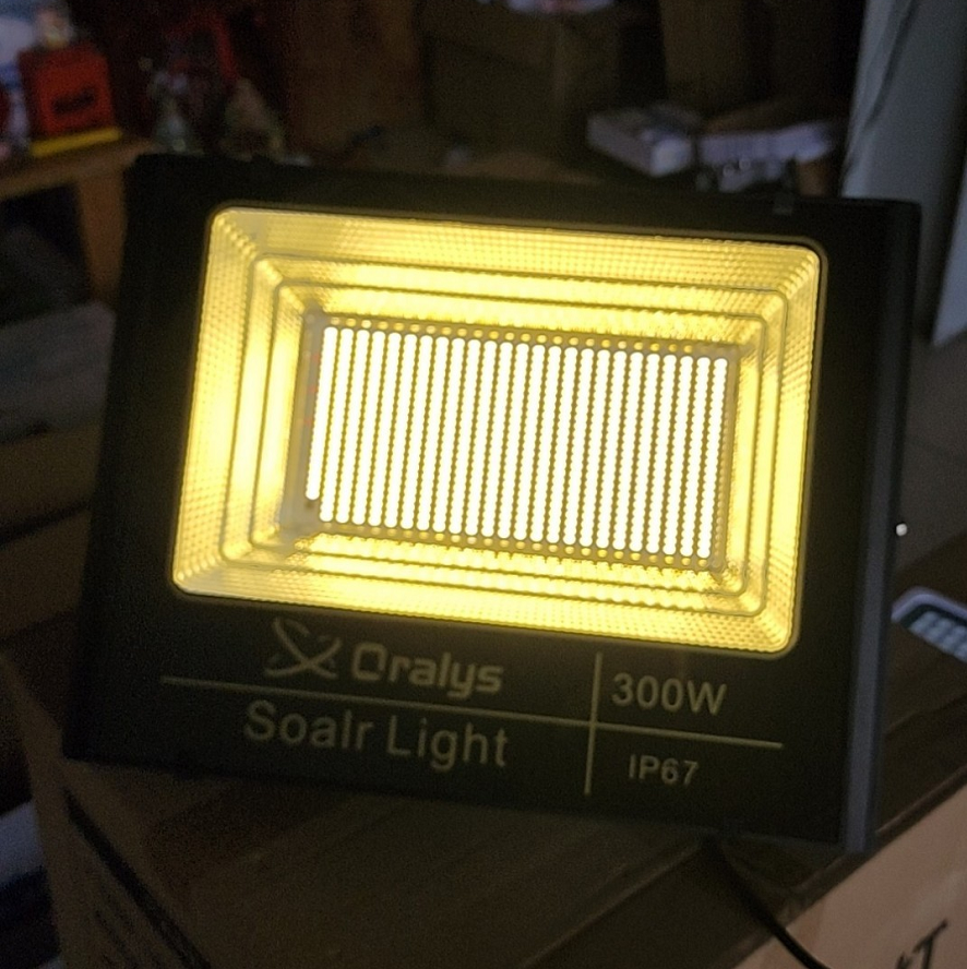 Đèn pha NLMT ORALYS 300W (hàng cty) sáng vàng